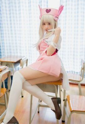 欧美黄色眼影女生_4K高清迅雷在线观看
