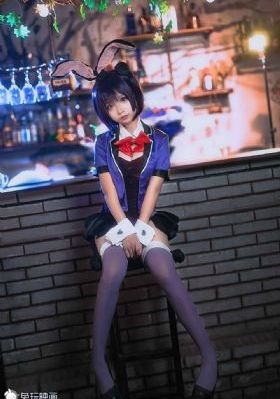 欧美最火超模红毯写真_1080手机在线看
