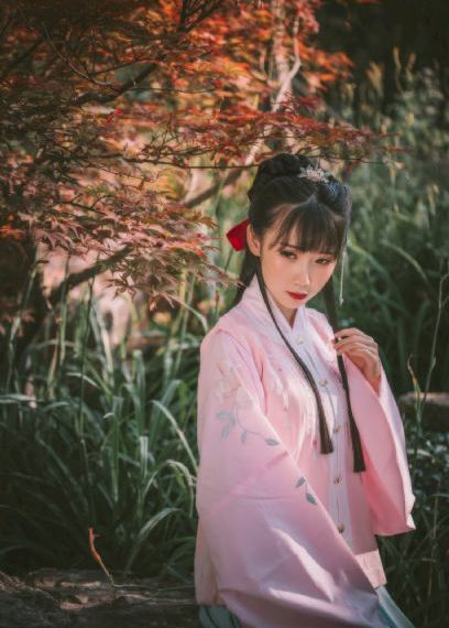 欧美巨乳比基尼_超清免费观看