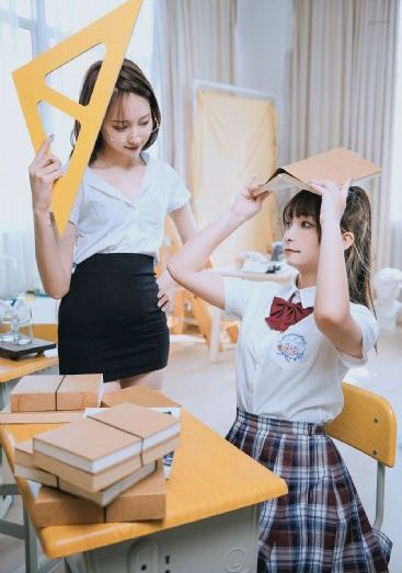 丝袜欧美制服_高清在线观看